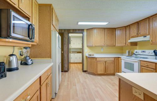 Cozy Salmon Home with Mountain Views and River Access - Foto 11