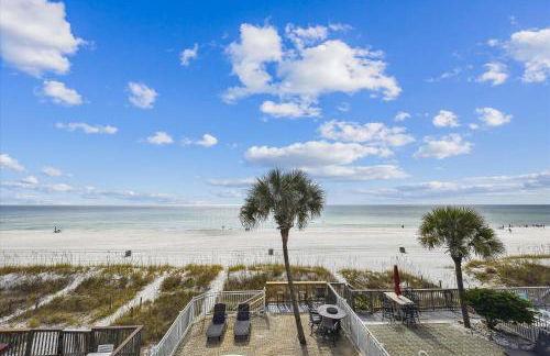 Just Beachy - 5 Bedroom Beach Front Home! Sleeps 20 Home by RedAwning - Foto 81