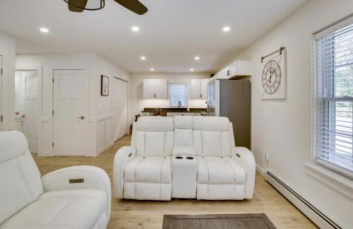 Wooded Retreat with Pet-Friendly Yard in Standish - Foto 6