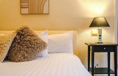 4 Bed House - Sleeps 8 - Free Parking - Manchester - Foto 31