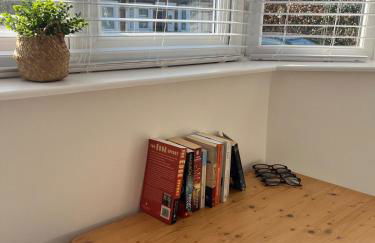 Briants, for Families & Contractors - Free Parking - Photo 36