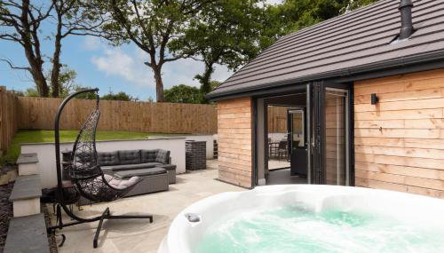 Pine Cottage - Photo 2