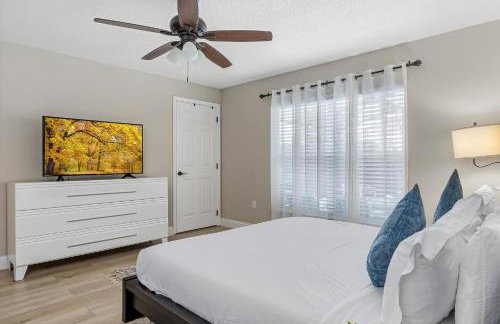 4BR w Heated Pool near Disney & Lake - Sleeps 10 - Foto 25