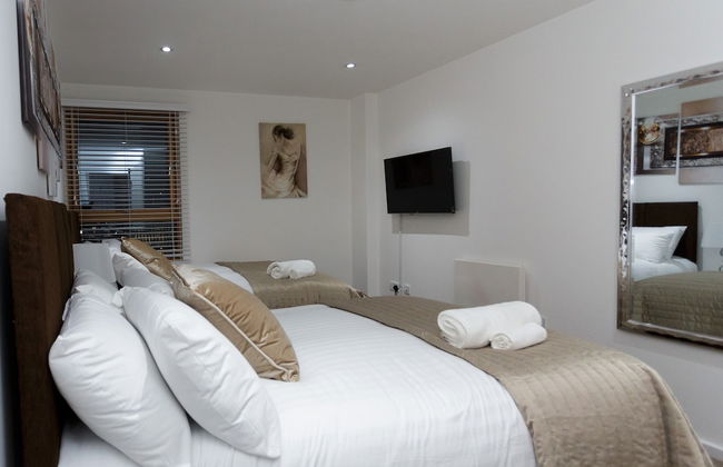 Live in Leeds Sky Penthouse - Photo 8