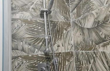 Gloria House - Photo 8