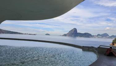 Conforto e Lazer a 50m da Praia - Foto 2