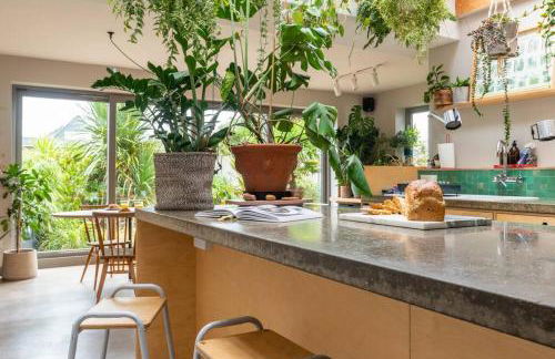 Architect designed spacious five bed house by sea - Foto 39