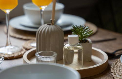 Comfortable 4 Bed Home - Free Parking & Fast WiFi - Foto 56