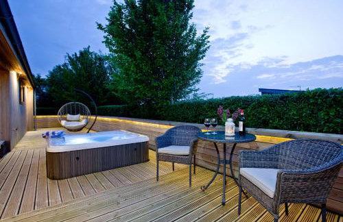 Orchard Lodge, Strawberryfield Park - Photo 1