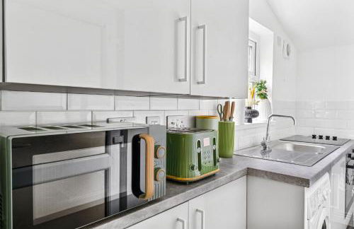 Clover House Stunning Cosy Cottage 3BR By AltoLuxo Short Lets & Serviced Accommodation With Free WiFi & Parking - Foto 32