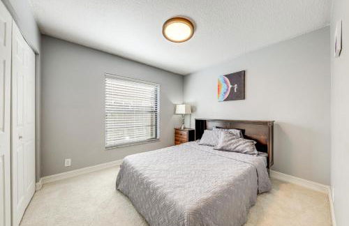 Riverfront Backyard and Grill Sunrise Family Home - Foto 19