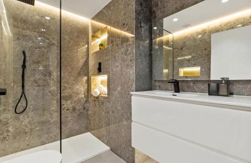 Golden Mile Lux Sea View Suite with Balcony - Foto 26