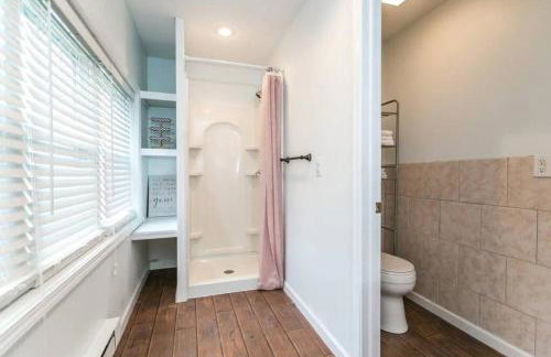 Luxurious 5 BR Home in the Heart of Sylvan Beach - Foto 49