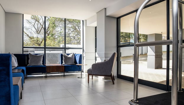 Coin salon dans le hall