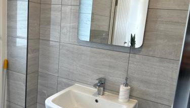 New Cozy Studio Apt. House with Parking. Entire space - Foto 4