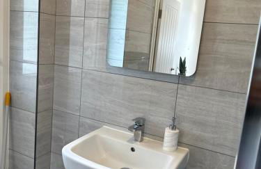 New Cozy Studio Apt. House with Parking. Entire space - Photo 4