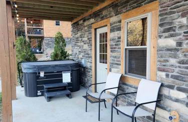 Group Friendly Cabin with Spa on the Deck near Tappan Lake in Ohio - Foto 4