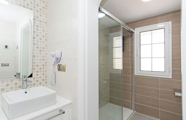 3 Bed Villa - Pool, Patio, Outdoor Dining Terrace - Photo 9