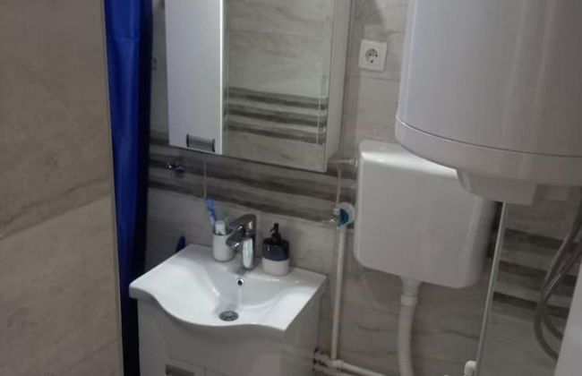 Charming Studio Apartment in Novi Pazar With City & Mountain Views - Foto 8