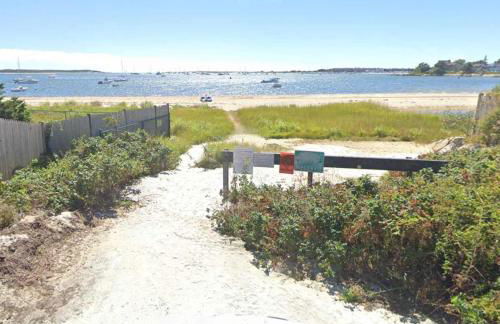 Steps to the Beach Cozy Central AC - Foto 5