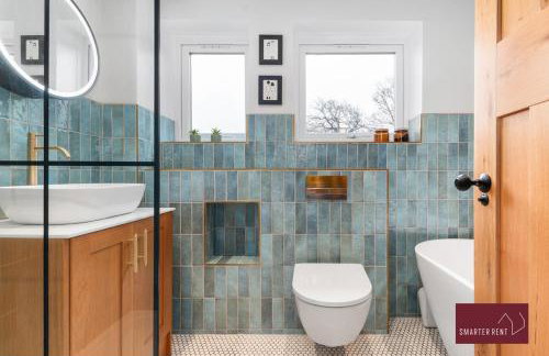 Marlow - Three Bedroom House - Parking - Photo 23