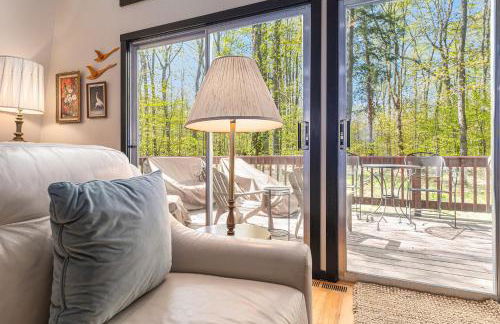 3Br 2Bath Midcentury Ski Chalet with Hot Tub & Kids' Loft - Photo 6