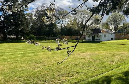 Couples Unique Stay in Bowling Club newly upgraded - Photo 40