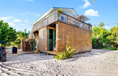 Charming Beachfront Cottage with Dock Slip and Kayaks on Little Gasparilla Island | Placida, FL - Foto 33