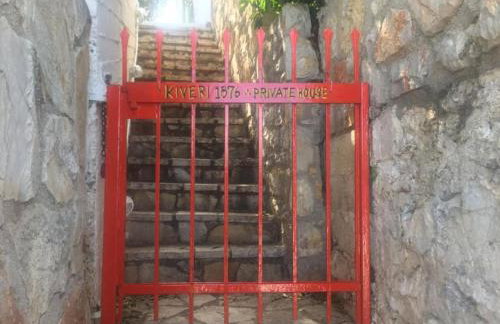 KIVERI 1876 traditional seafront cottage - Photo 57