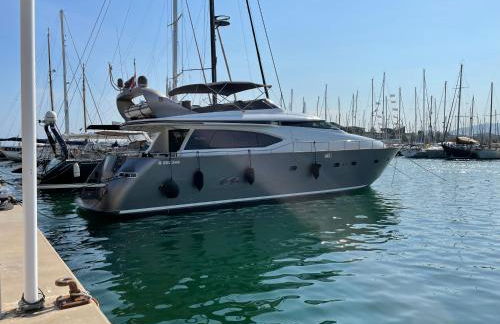 MotorYacht 21 avec équipage - Photo 8