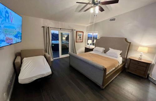 Winery Getaway with Spa and Amazing Hilltop View - Foto 17