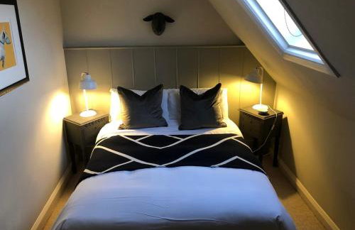 Cottage c1790, Superb central Witney, free parking - Photo 6