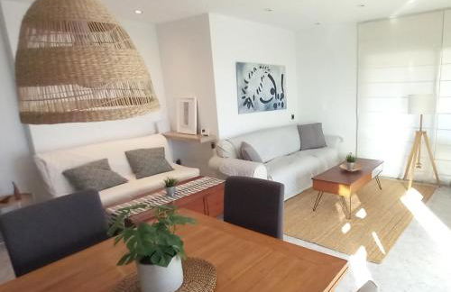 Apartment with pool near the beach and Barcelona by train - Photo 1