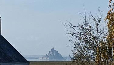Mont Gîte Des Herbus Puccinellie avec Jacuzzi 2 personnes entre Granville et Mont Saint Michel - Foto 2