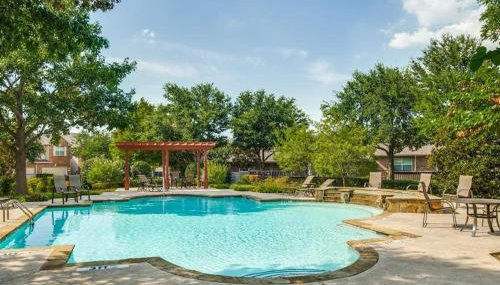 The Castle! by the Lake with Pool & Balcony West Plano - Foto 2, Garden view