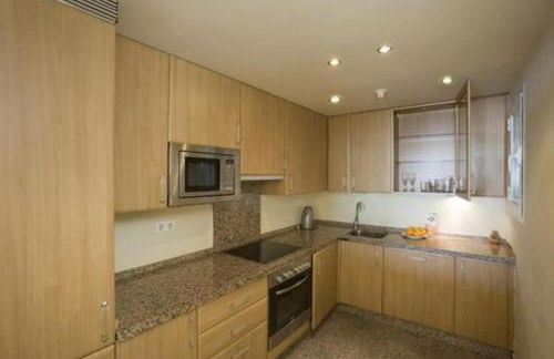 Spacious Stunning Views 2-bed Apartment, Estepona - Photo 10