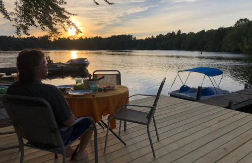 Stylish lake home with private beach, dock and firepit for swimming, kayaking, hiking - Foto 23