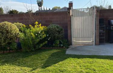 Luxury Oasis Home w/Pool Near CSUN-6 Guests - Foto 44