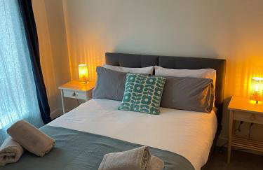 Number 10 Stunning Apartment, Fantastic Location! - Photo 13