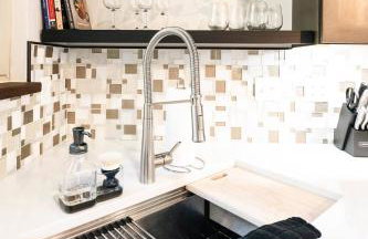 Quiet Creekside Walk to Downtown - Foto 8