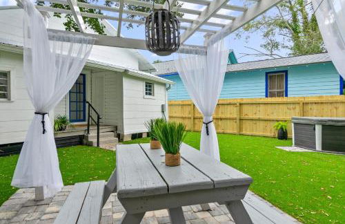 Coco's Cozy Cabana - Hot Tub Walk to Downtown - Foto 34