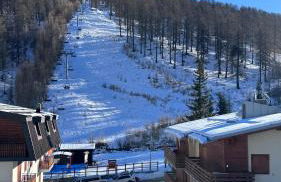 Facing the Sestriere Ski Slopes - Foto 58