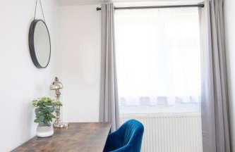 Modern Detached 4-Bedroom 2-Bath Home, Guildford - Foto 8