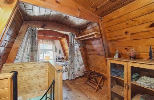 Near Trails Forest Lake Retreat with Backyard Oasis - Foto 22