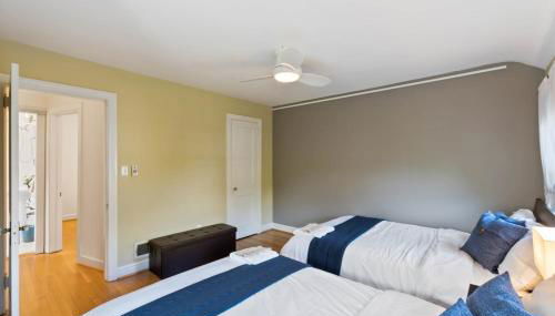 Beautiful 3BR 2BA Colonial House by CozySuites - Foto 2