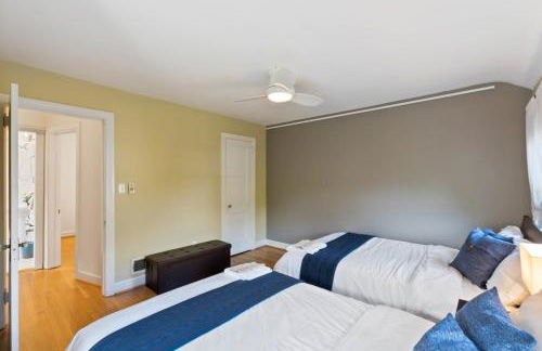 Beautiful 3BR 2BA Colonial House by CozySuites - Foto 2