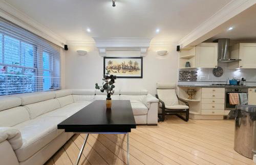 Elegant 4-Story Townhouse Near Victoria Station - Foto 18
