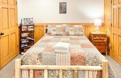 ADK Cabin with Hot Tub, Near Whiteface, Lake Placid, Fire Pit, Game Rm - Foto 54