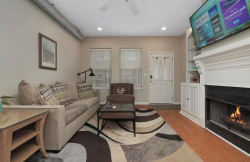 Large Townhouse, Walk to All! King Beds-Highlands - Foto 13