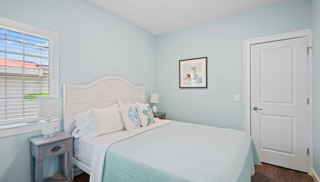 Sardinia Vacation Rental: Delightful Coastal Home near Vanderbilt Beach. Relax in a Private Pool and Spacious 4-BR Retreat with Modern Amenities. Ideal for Families. Minutes from Mercato and Local Attractions - Foto 3, Habitación